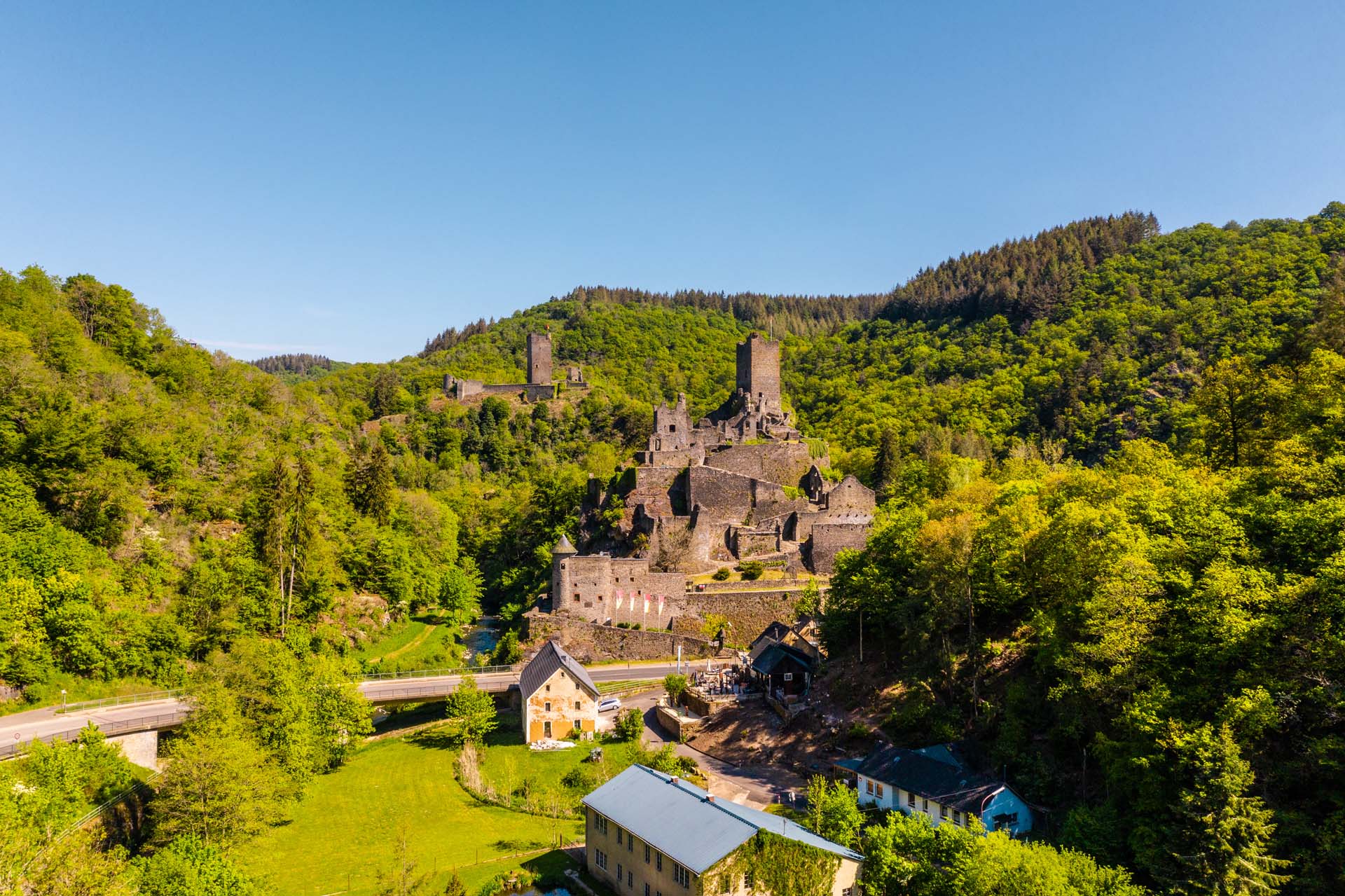 vulkanen-eifel-manderscheid-burcht-huisjesduitsland.nl